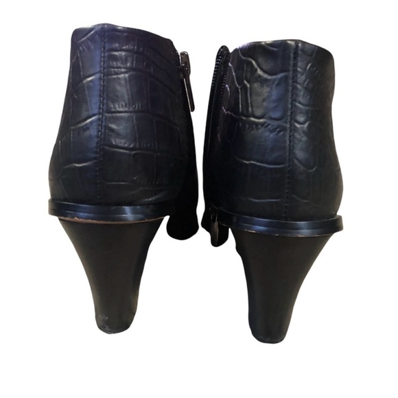Vince Camuto black crocodile print leather bootie size 8 - Picture 5 of 7